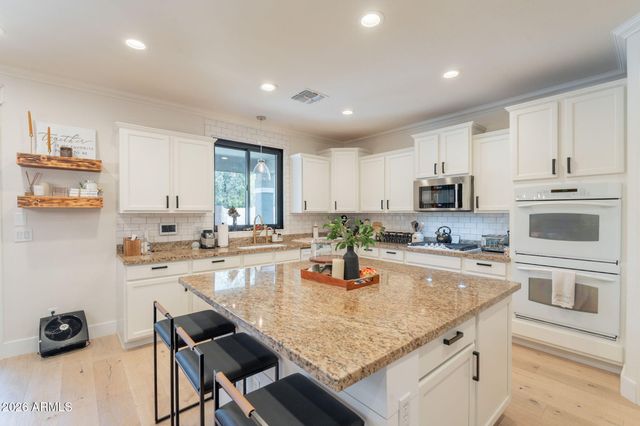 3852 E COMSTOCK Drive, Gilbert, AZ 85296