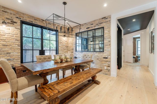 3852 E COMSTOCK Drive, Gilbert, AZ 85296