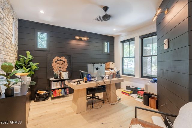 3852 E COMSTOCK Drive, Gilbert, AZ 85296