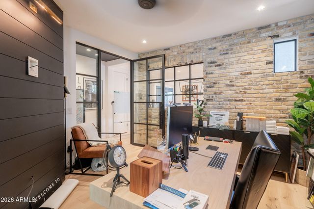 3852 E COMSTOCK Drive, Gilbert, AZ 85296