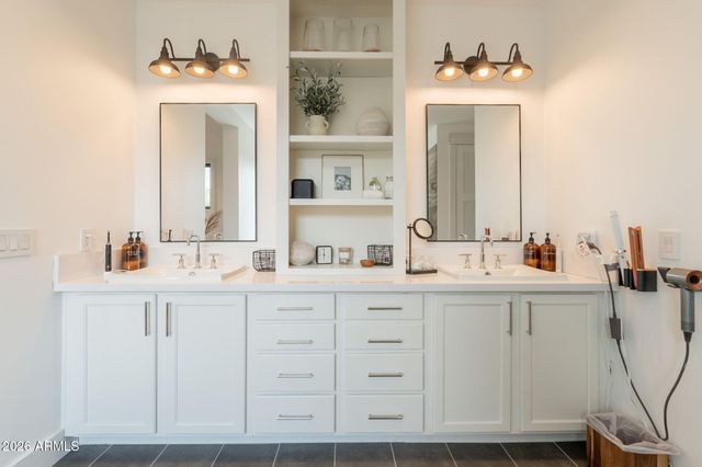 3852 E COMSTOCK Drive, Gilbert, AZ 85296