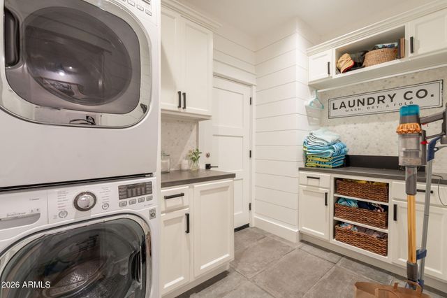 3852 E COMSTOCK Drive, Gilbert, AZ 85296