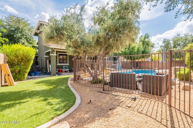 3852 E COMSTOCK Drive, Gilbert, AZ 85296