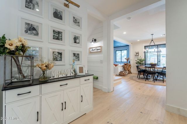 3852 E COMSTOCK Drive, Gilbert, AZ 85296