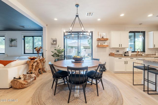 3852 E COMSTOCK Drive, Gilbert, AZ 85296