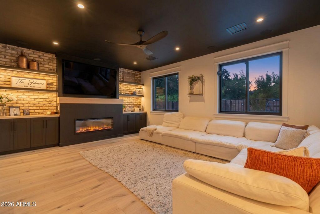 3852 E COMSTOCK Drive, Gilbert, AZ 85296 — photo 2
