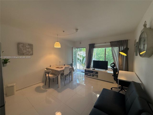 801 15th St 202, Miami Beach, FL 33139