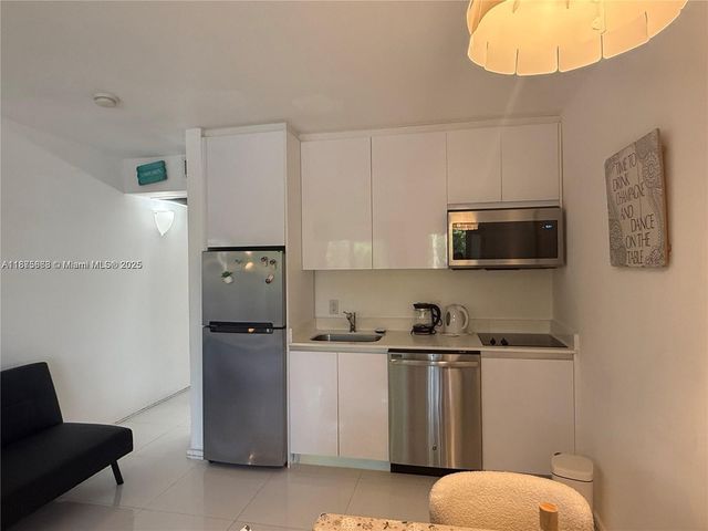 801 15th St 202, Miami Beach, FL 33139