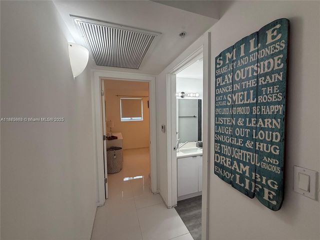 801 15th St 202, Miami Beach, FL 33139