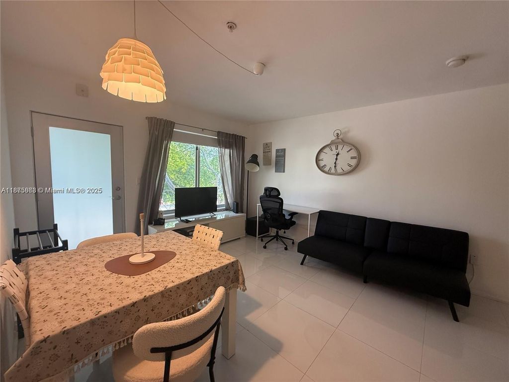 801 15th St 202, Miami Beach, FL 33139