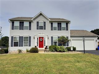 2027 Zoe Ln, Hempfield Twp, PA 15601