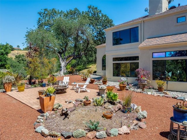13940 Spring Meadow Lane, Atascadero, CA 93422