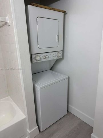 10020 Winding Lake Rd 104, Sunrise, FL 33351