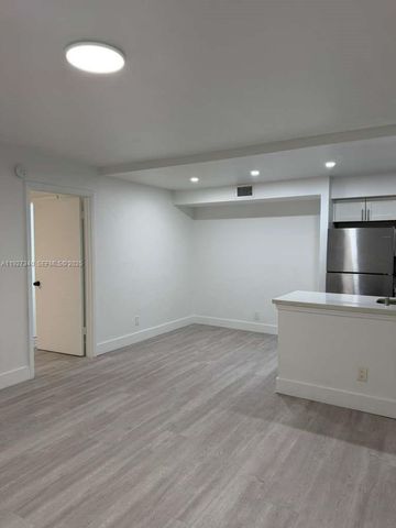 10020 Winding Lake Rd 104, Sunrise, FL 33351