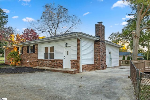 104 Sunline Place, Spartanburg, SC 29307