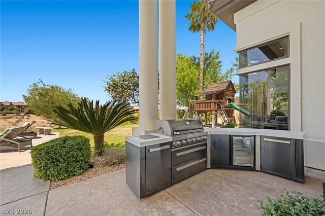 9708 Winter Palace Drive, Las Vegas, NV 89145