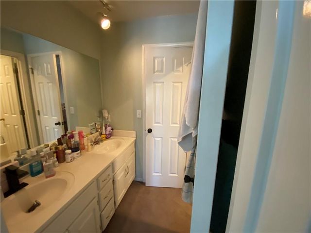 9715 N Holmes Street, Kansas City, MO 64155