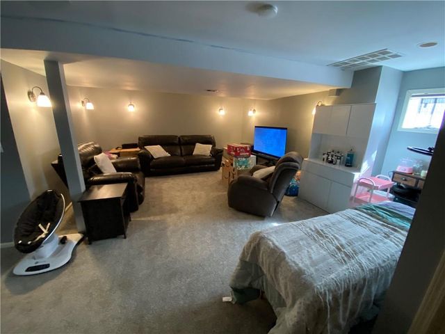 9715 N Holmes Street, Kansas City, MO 64155