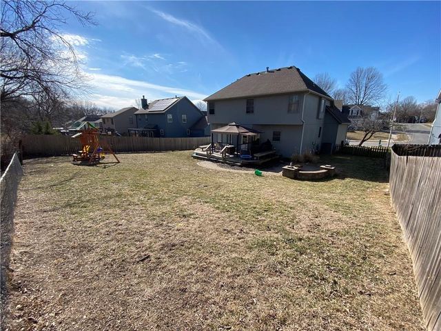 9715 N Holmes Street, Kansas City, MO 64155