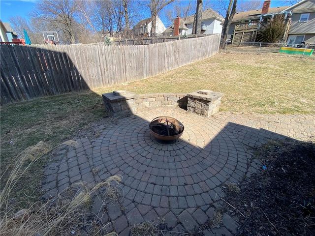 9715 N Holmes Street, Kansas City, MO 64155