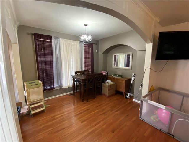 9715 N Holmes Street, Kansas City, MO 64155