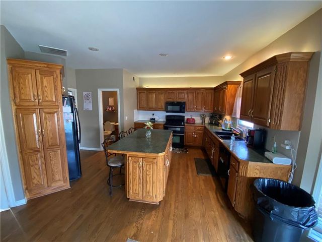 9715 N Holmes Street, Kansas City, MO 64155