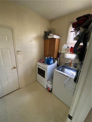 9715 N Holmes Street, Kansas City, MO 64155