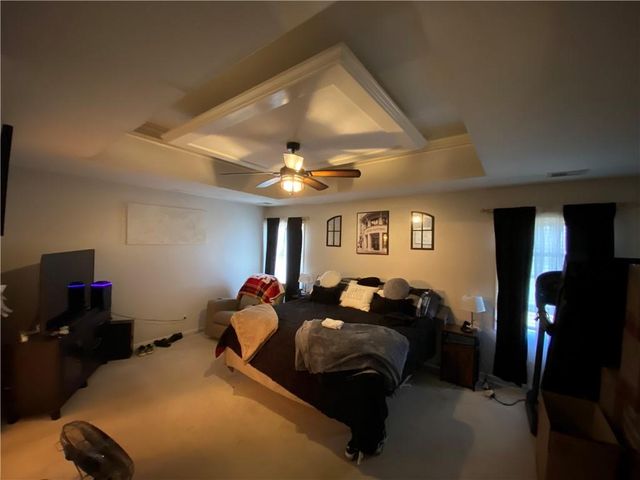 9715 N Holmes Street, Kansas City, MO 64155