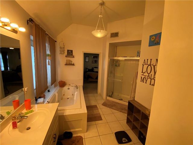 9715 N Holmes Street, Kansas City, MO 64155