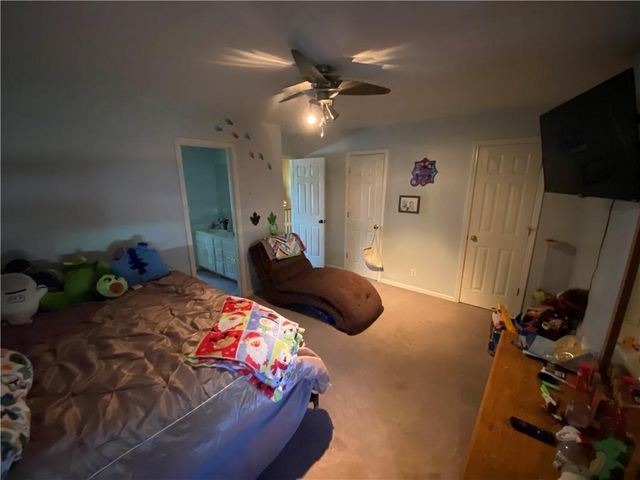 9715 N Holmes Street, Kansas City, MO 64155