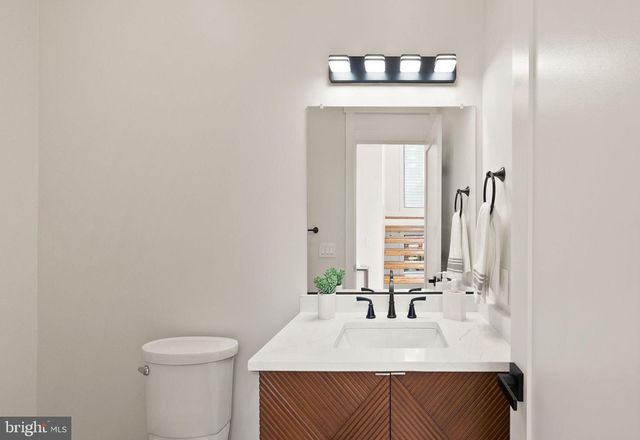 742 N GEORGE MASON DR, Arlington, VA 22203