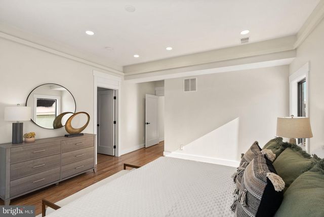 742 N GEORGE MASON DR, Arlington, VA 22203