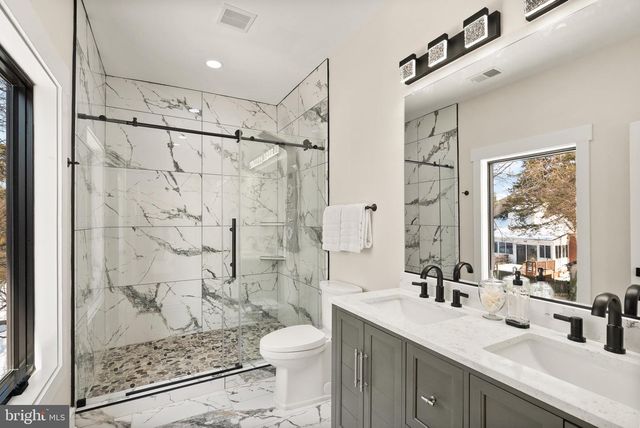 742 N GEORGE MASON DR, Arlington, VA 22203