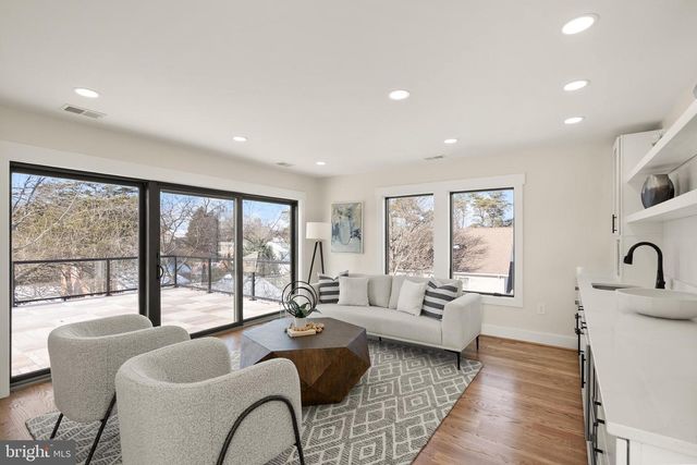 742 N GEORGE MASON DR, Arlington, VA 22203