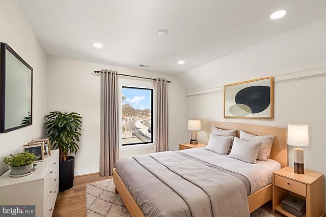 742 N GEORGE MASON DR, Arlington, VA 22203