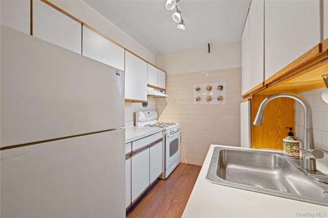 6787 Booth Street 5H, Forest Hills, NY 11375