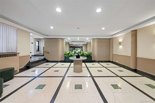 6787 Booth Street 5H, Forest Hills, NY 11375