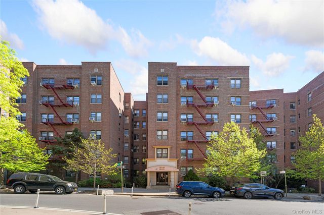 6787 Booth Street 5H, Forest Hills, NY 11375