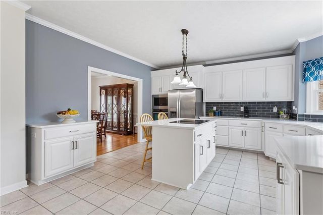 102 Homestead PL, Yorktown, VA 23693