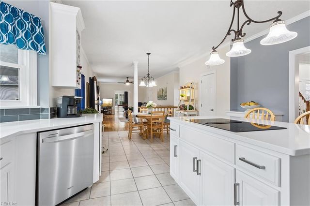 102 Homestead PL, Yorktown, VA 23693