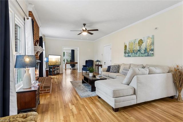 102 Homestead PL, Yorktown, VA 23693