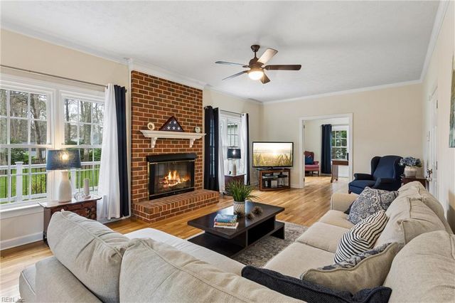 102 Homestead PL, Yorktown, VA 23693