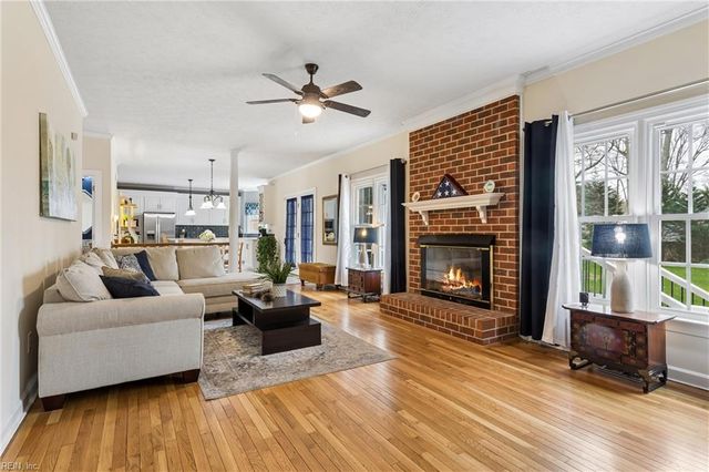 102 Homestead PL, Yorktown, VA 23693