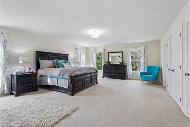 102 Homestead PL, Yorktown, VA 23693