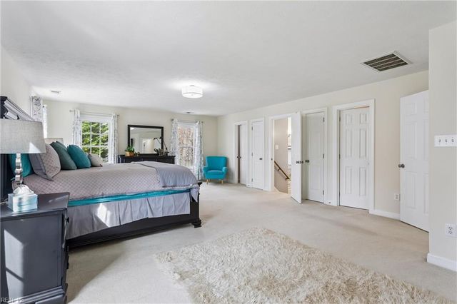 102 Homestead PL, Yorktown, VA 23693