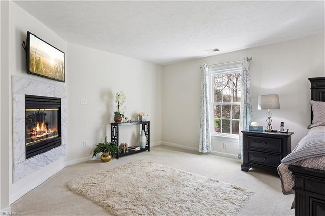 102 Homestead PL, Yorktown, VA 23693