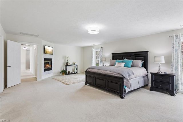 102 Homestead PL, Yorktown, VA 23693