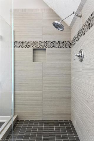 102 Homestead PL, Yorktown, VA 23693