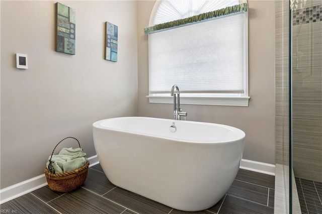 102 Homestead PL, Yorktown, VA 23693