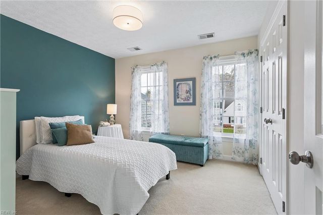 102 Homestead PL, Yorktown, VA 23693